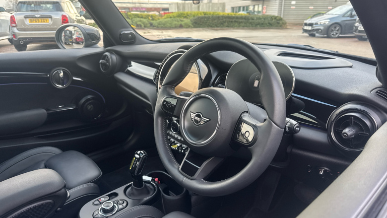 MINI Hatchback 135kW Cooper S Level 3 33kWh 3dr Auto Electric Hatchback